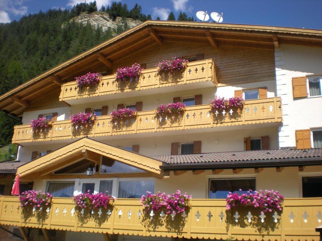 Albergo Fiordaliso Canazei Zewnętrze zdjęcie