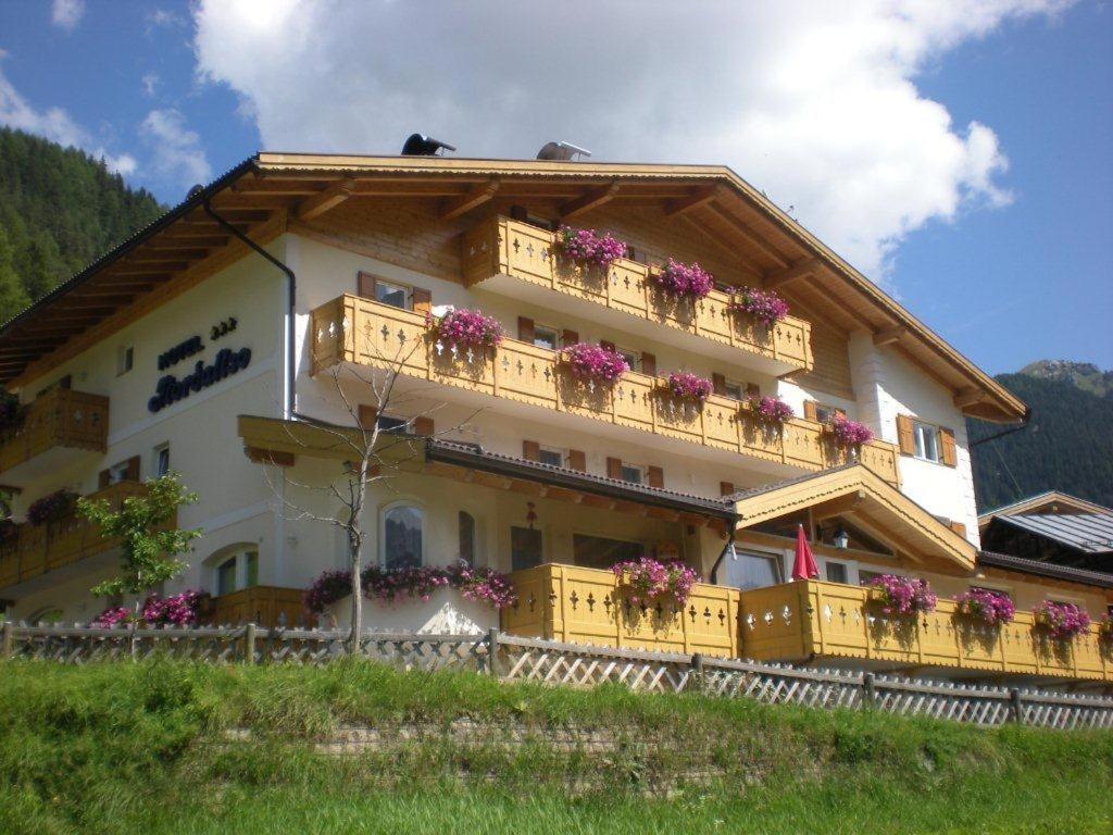 Albergo Fiordaliso Canazei Zewnętrze zdjęcie